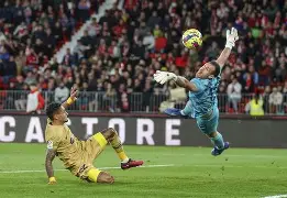 关于阿尔梅里亚实现惊险逆转,球迷欢呼胜利到手的信息 关于阿尔梅里亚实现惊险逆转,球迷欢呼胜利到手的信息