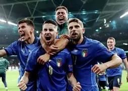 沙巴体育下载-足球精英对决，欧洲比赛引发热烈讨论(足球精英对决,欧洲比赛引发热烈讨论的是谁)